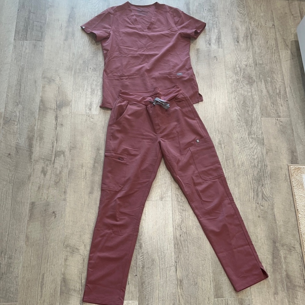FIGS Casma Three Pocket Scrub Top and Yola High Waisted 2.0 Skinny Scrub Pants